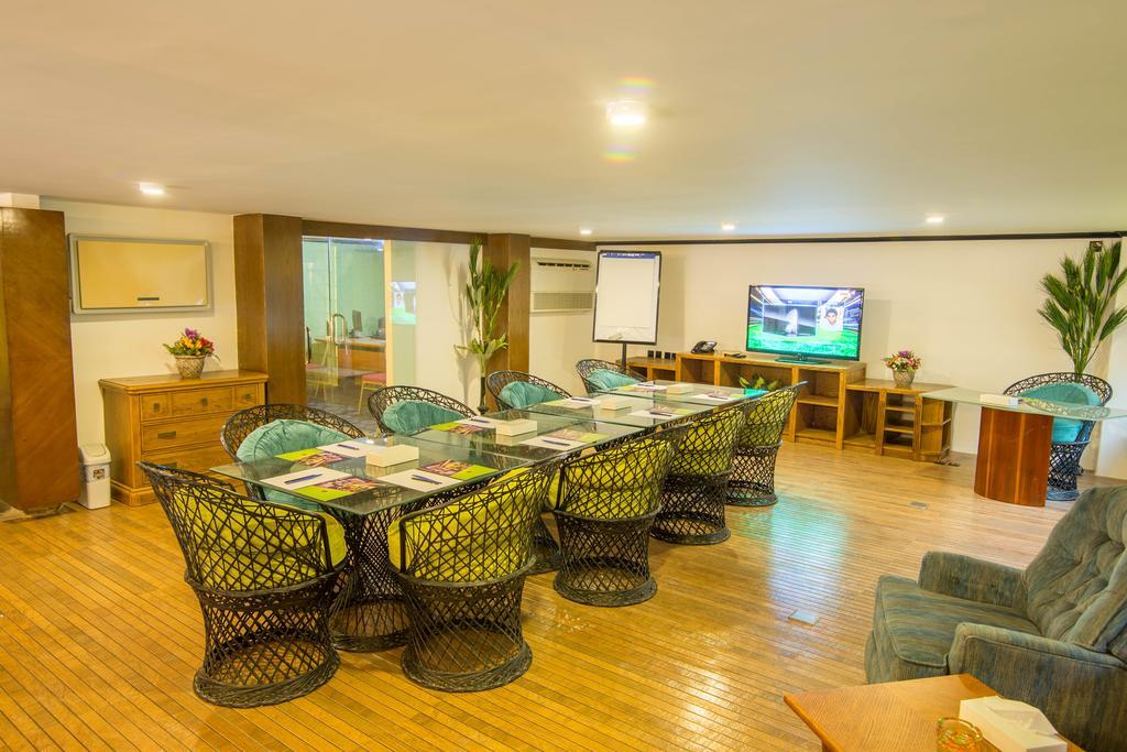 Aquarium Hotel Riyad Extérieur photo